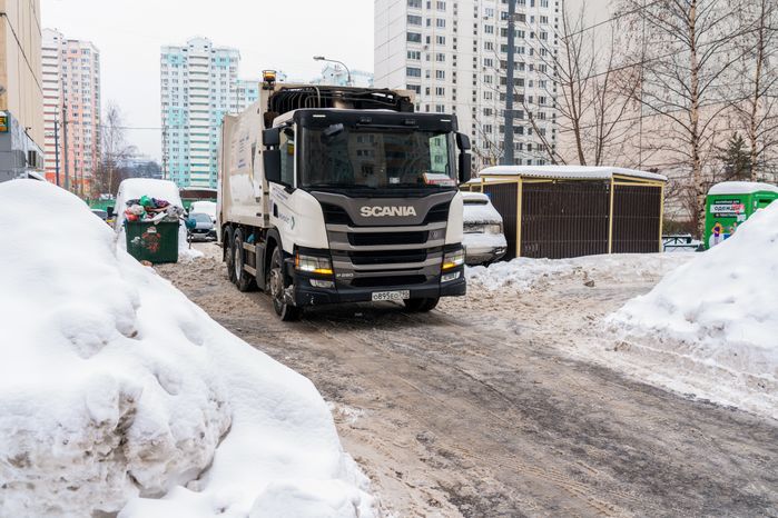Работа мусоровозов зимой в Красногорске