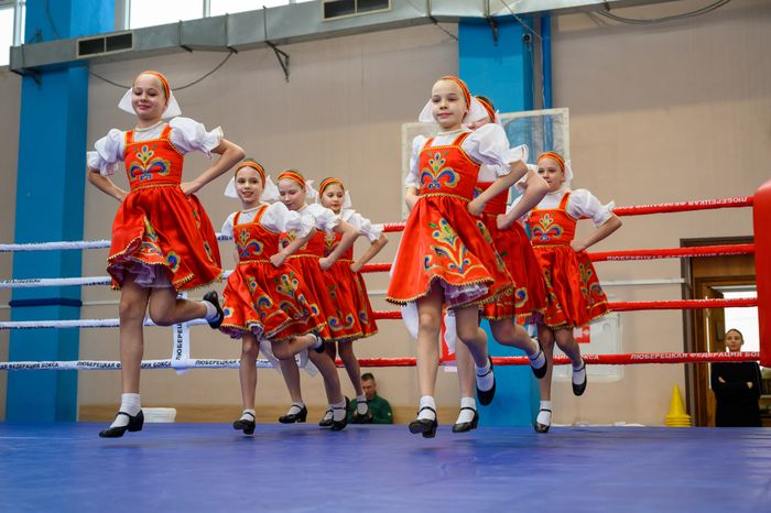 Выступление танцевального коллектива на XIII турнире по боксу памяти мастера спорта России Сергея Нейчева в Дзержинском
