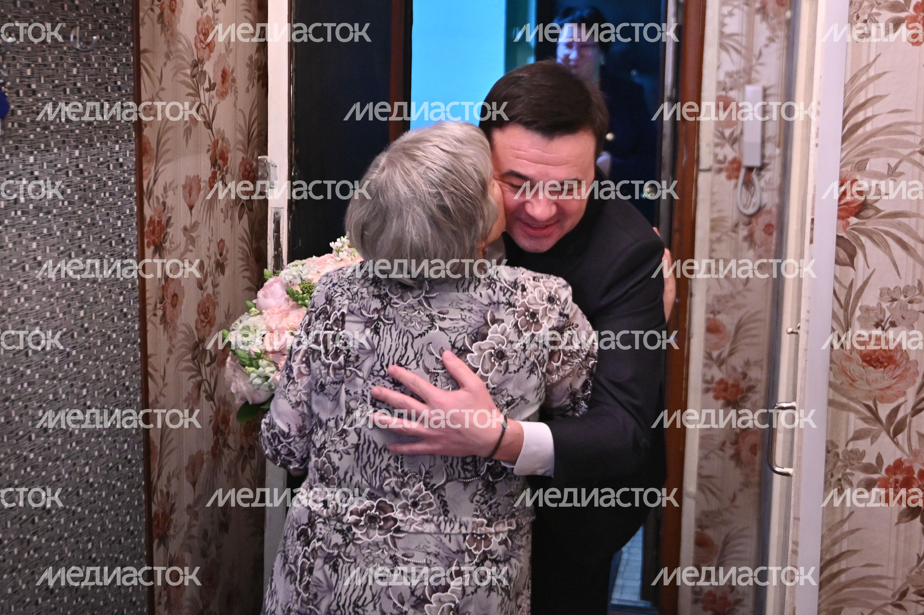 Поздравление с 90-летием и Новым годом жительницы Красногорска