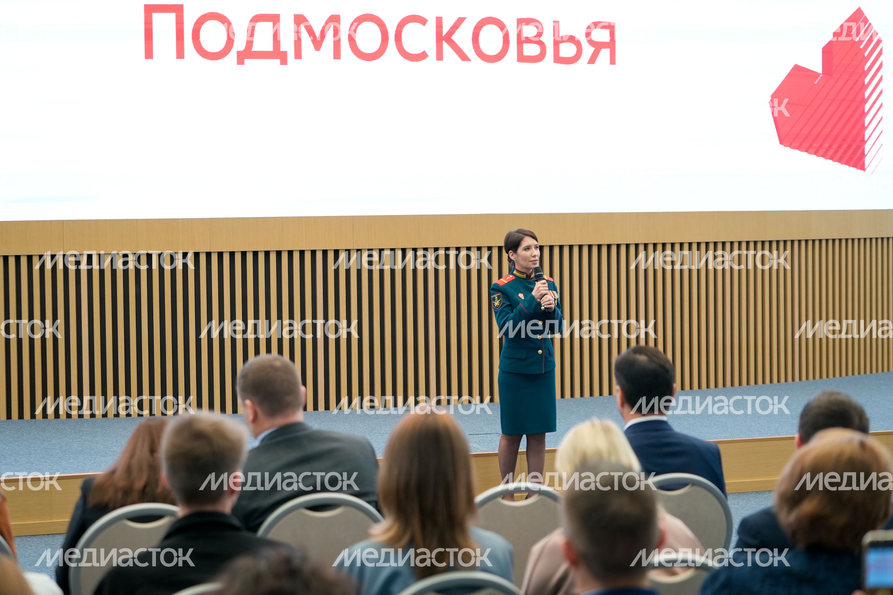 Участников форума поприветствовала Герой России Людмила Болилая Участников форума поприветствовала Герой России Людмила Болилая