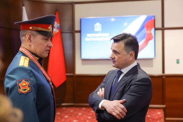 Андрей Воробьев наградил участников СВО, спасателей, врачей и росгвардейцев