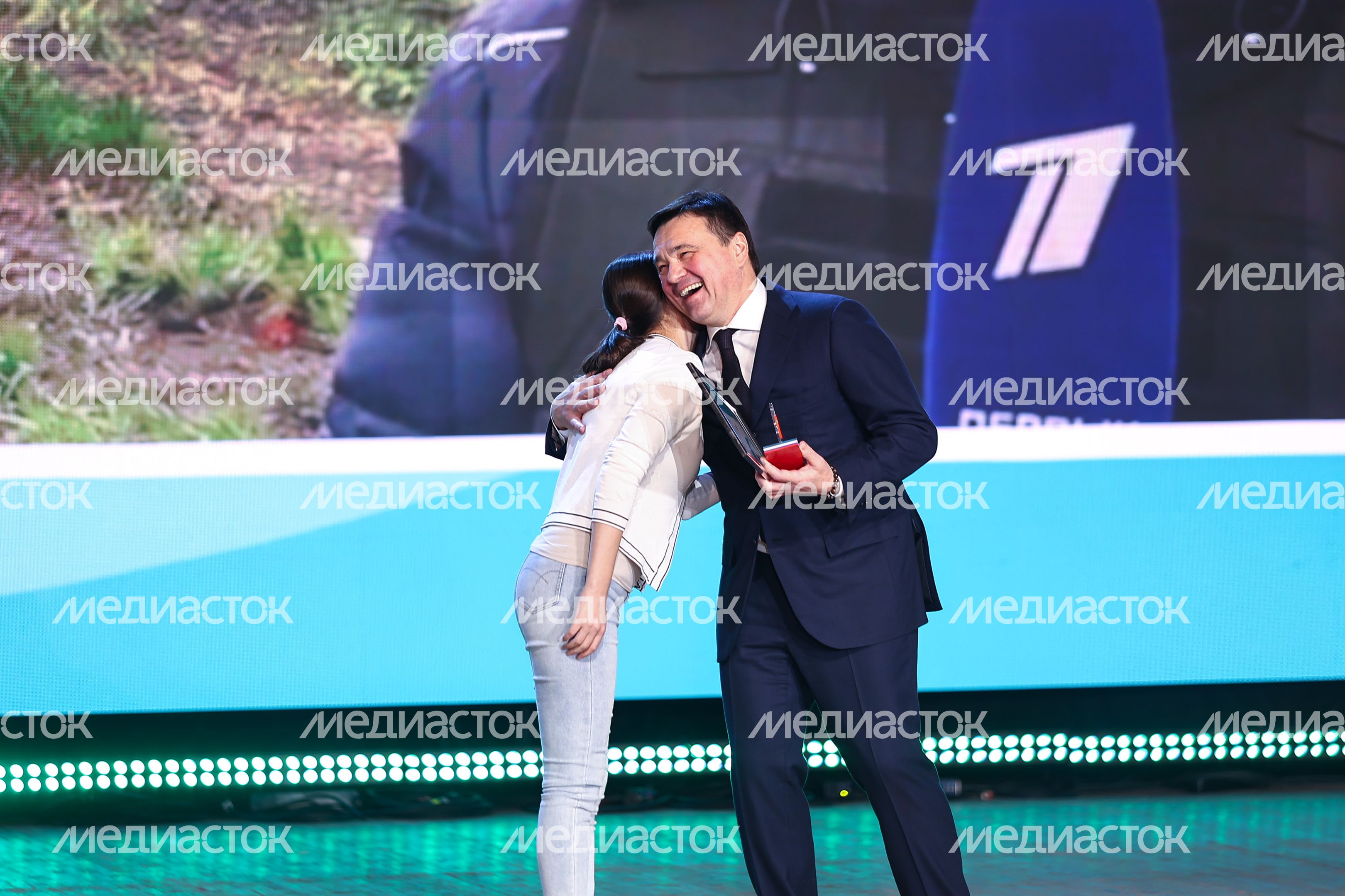 Награждение Губернатором лауреатов губернаторской премии «Мы рядом. Доброе дело»
