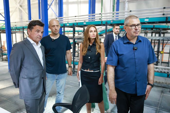 Андрей Воробьев и Антон Алиханов посетили новый логистический комплекс "Глория Джинс" под Подольском