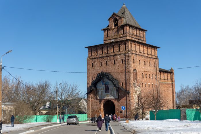Коломенский кремль. Соборная площадь и Пятницкие ворота