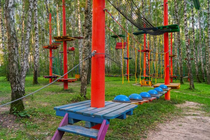 Веревочный городок в лесопарке «Городской лес» в Домодедово