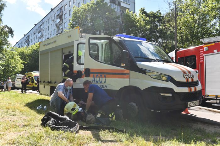 Кадры с места взрыва в доме на улице Проходчиков в Москве