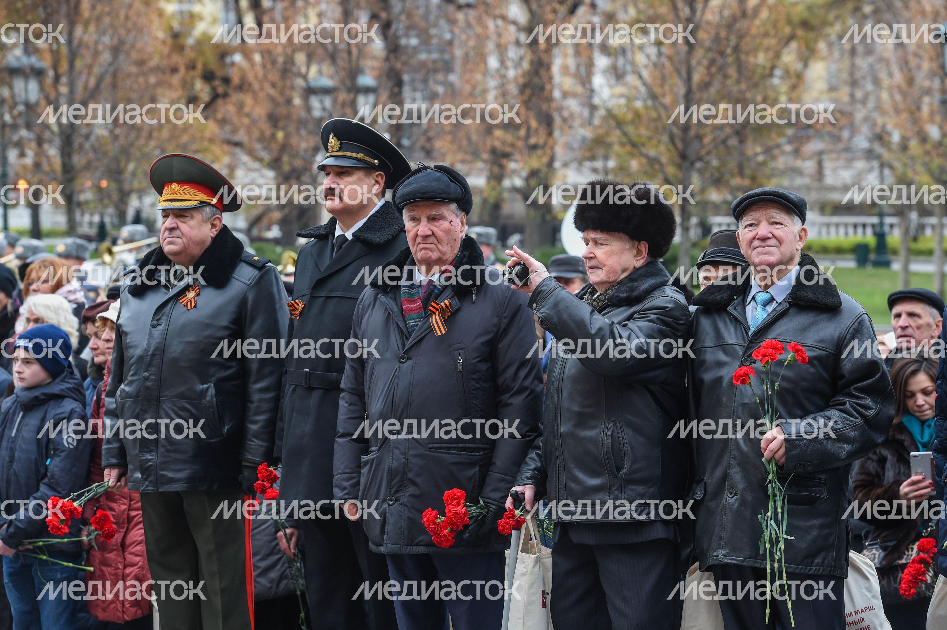 Торжественный марш в честь парада 1941 года на Красной площади в Москве