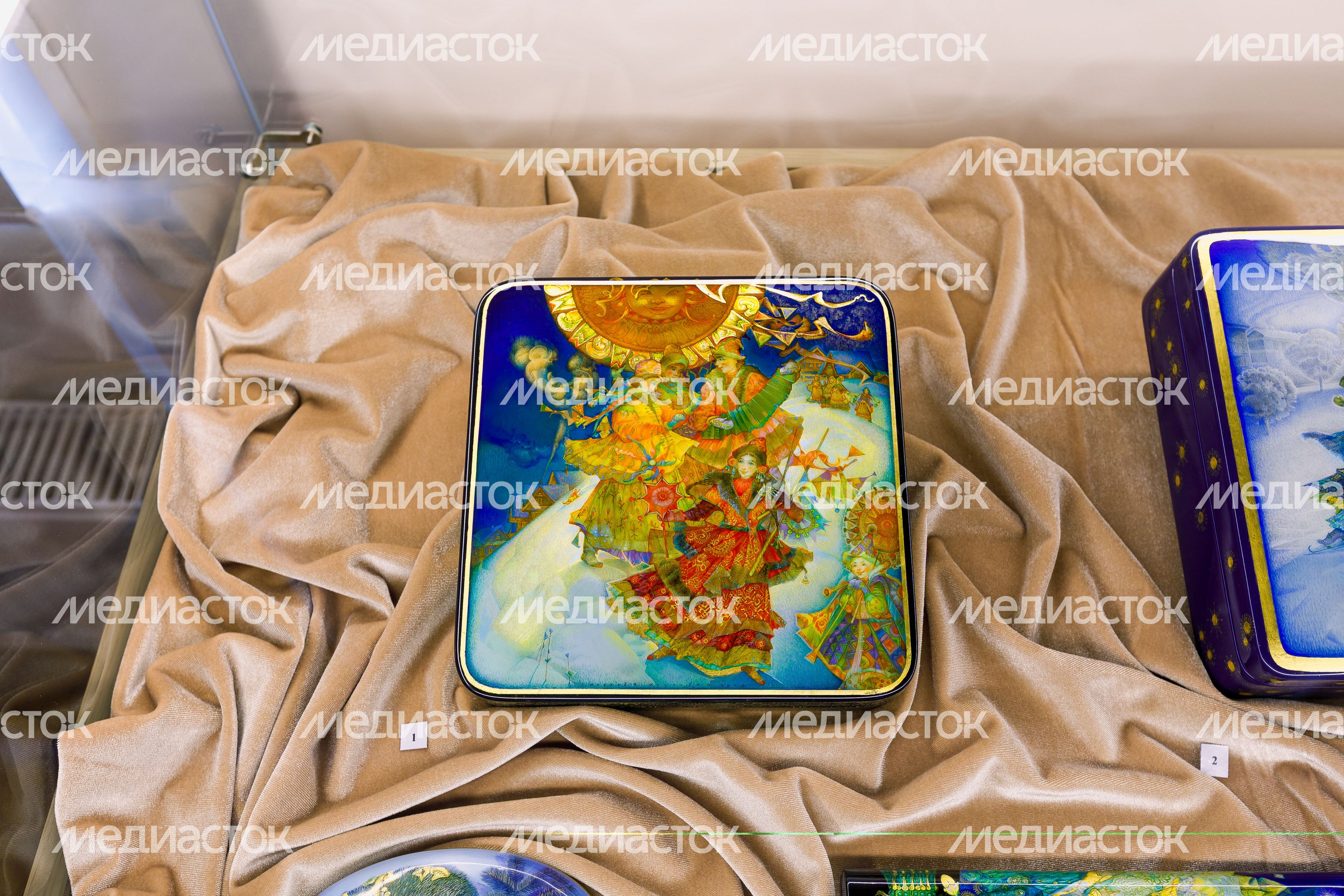 Масленица на шкатулке в технике лаковой миниатюры Федоскино на выставке «Фантазии полет и рук творенье…» Масленица на шкатулке в технике лаковой миниатюры Федоскино на выставке «Фантазии полет и рук творенье…»