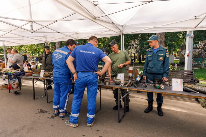 Выставка оружия на патриотическом фестивале «Гордость поколений» в Ногинске Богородского округа