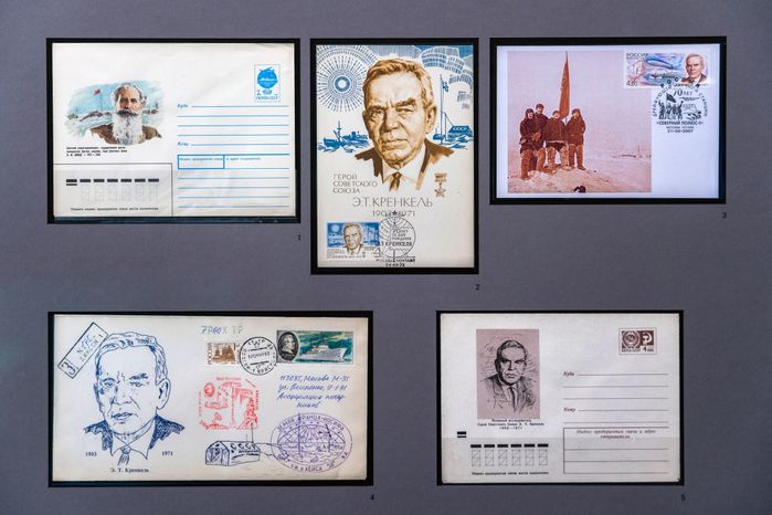 Экспонат выставки «Героическая эпопея», посвященной советской авиации 1920-1930-х гг., в музее «Горки Ленинские»
