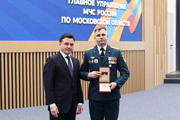 Андрей Воробьев поздравил сотрудников МЧС с Днем спасателя и 35-летием ведомства