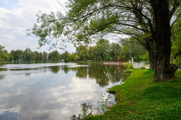 Набережная озера Пионер в парке «Здоровье» города Раменское после благоустройства