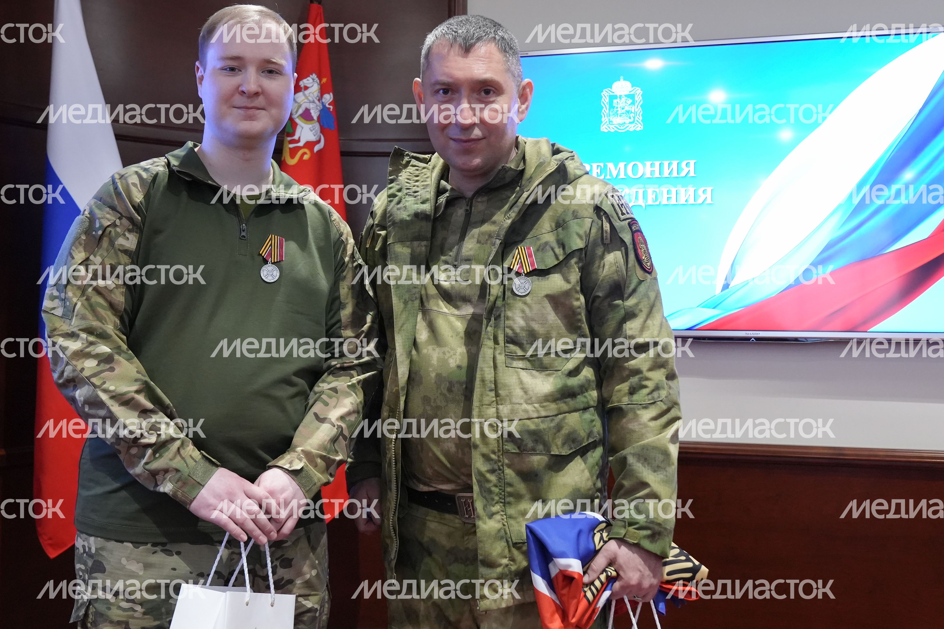 Добровольцам подразделения БАРС вручили государственные награды Добровольцам подразделения БАРС вручили государственные награды