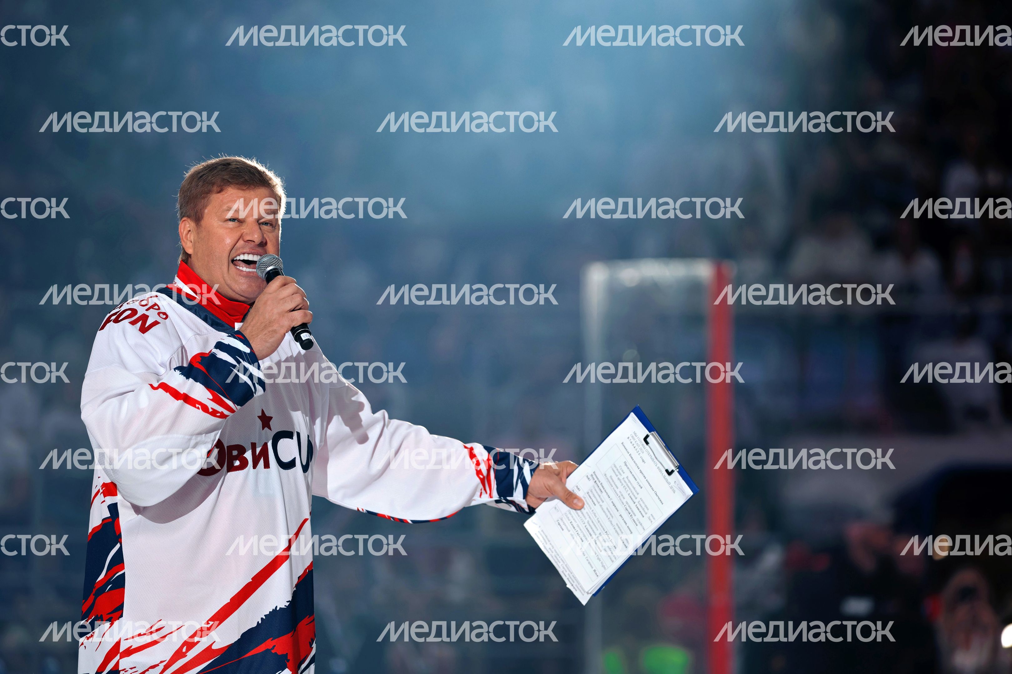 Дмитрий Губерниев провел церемонию закрытия детского турнира по хоккею «ОВИCUP-2026»