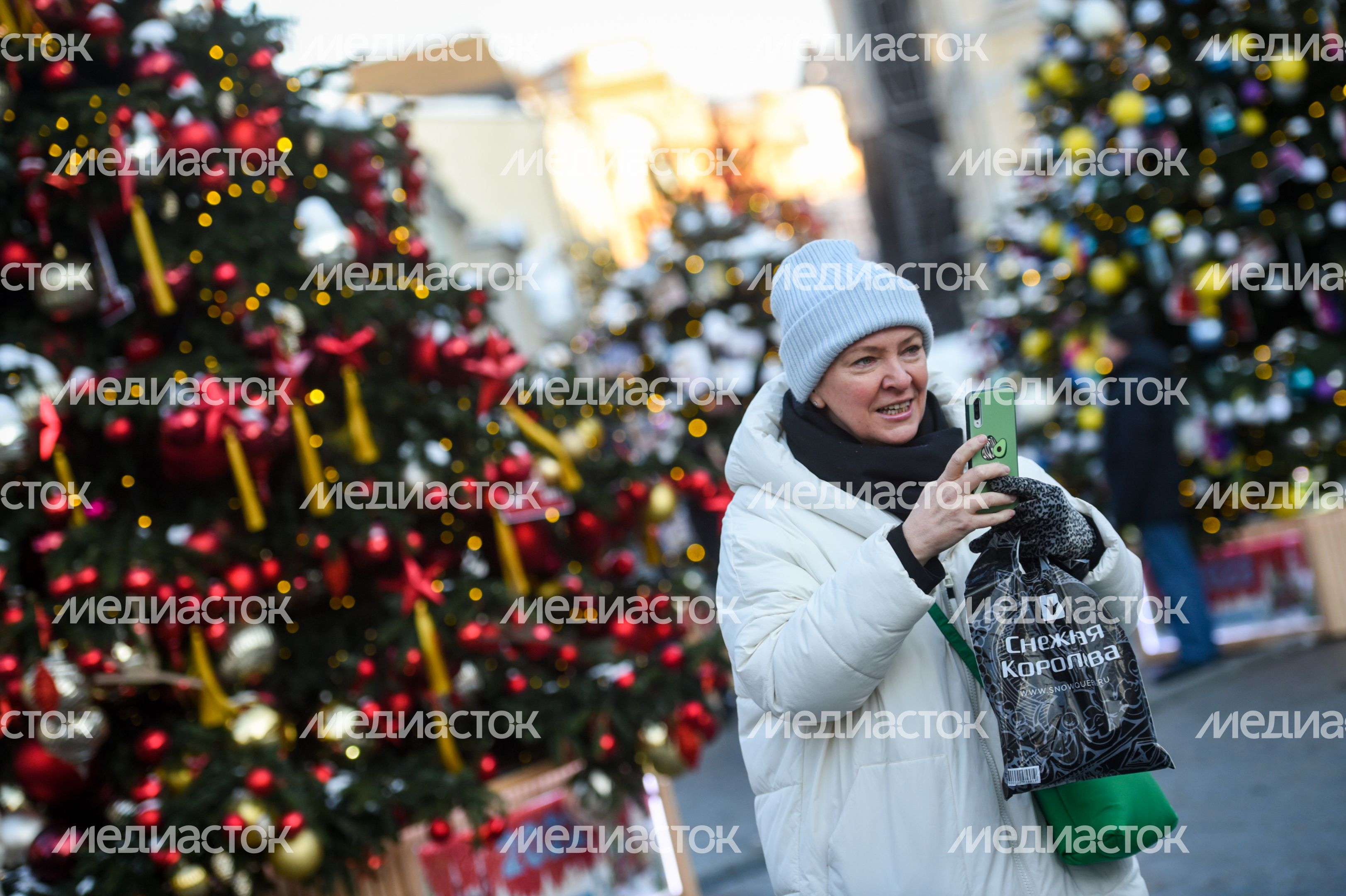 Открытие выставки дизайнерских елок на Кузнецком мосту
