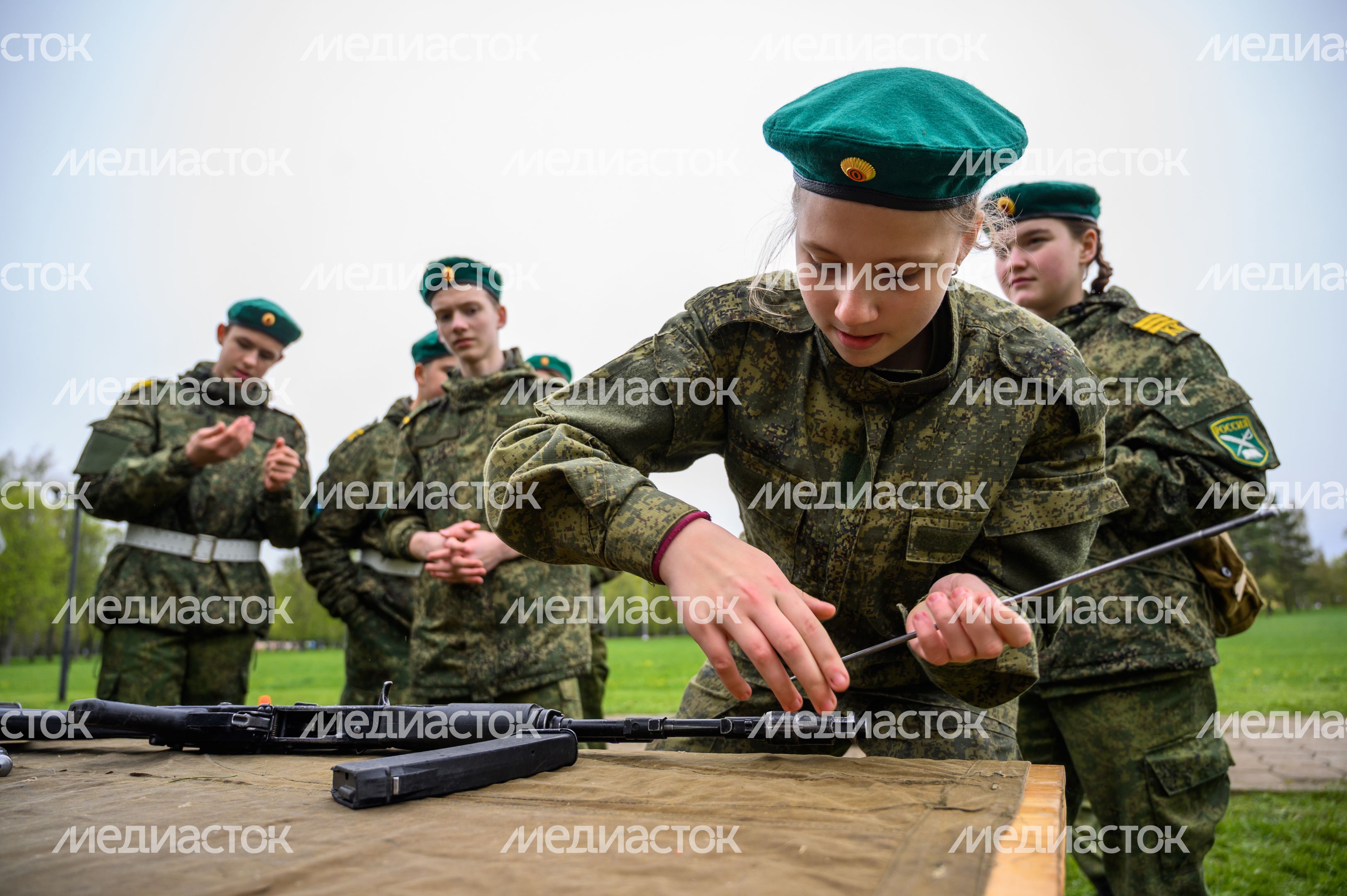 Военно-патриотическая игра «Юнармия, вперед!», посвященная Дню Победы, в Горках Ленинских Военно-патриотическая игра «Юнармия, вперед!», посвященная Дню Победы, в Горках Ленинских