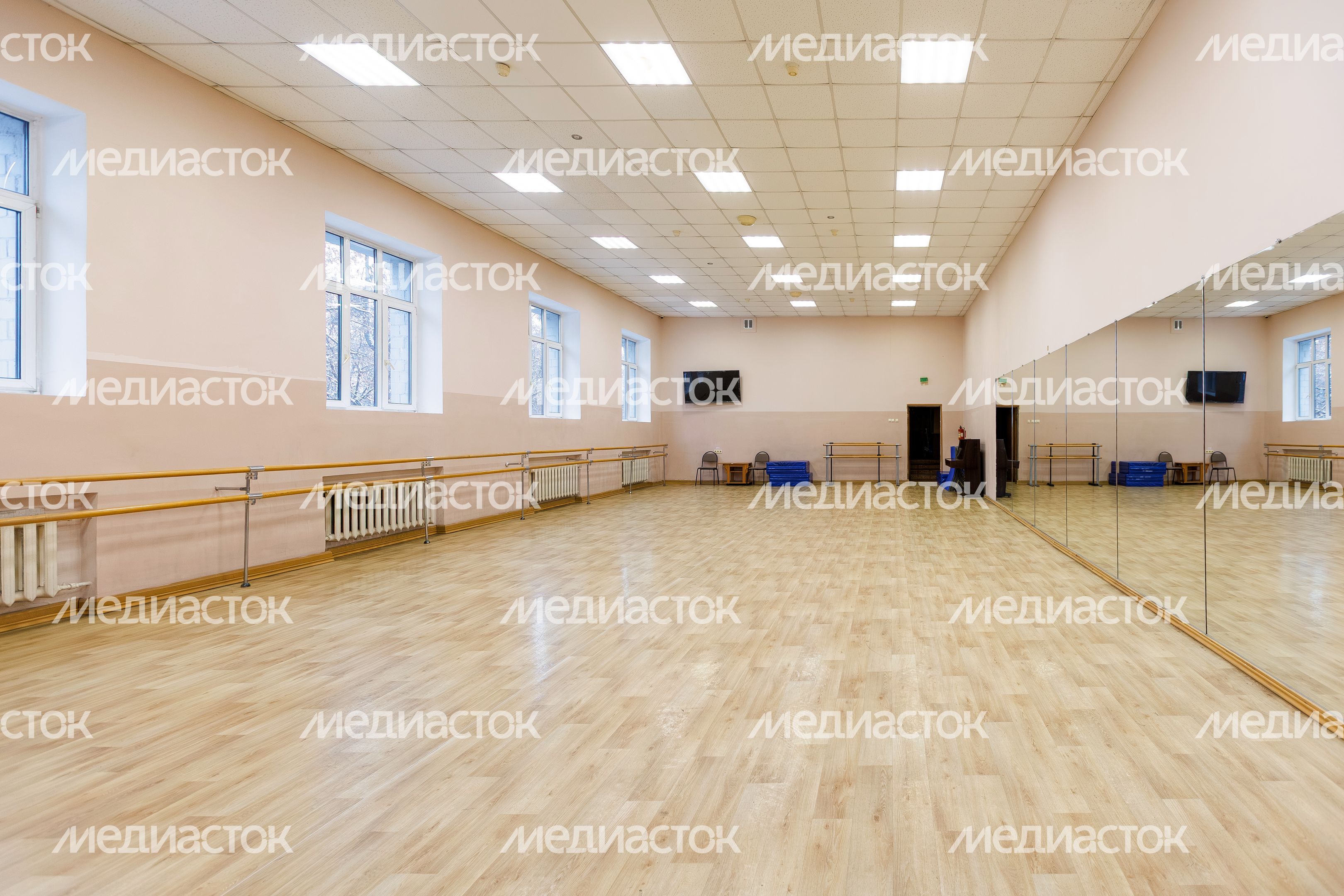 Хореографический зал во Дворце культуры города Жуковский Хореографический зал во Дворце культуры города Жуковский