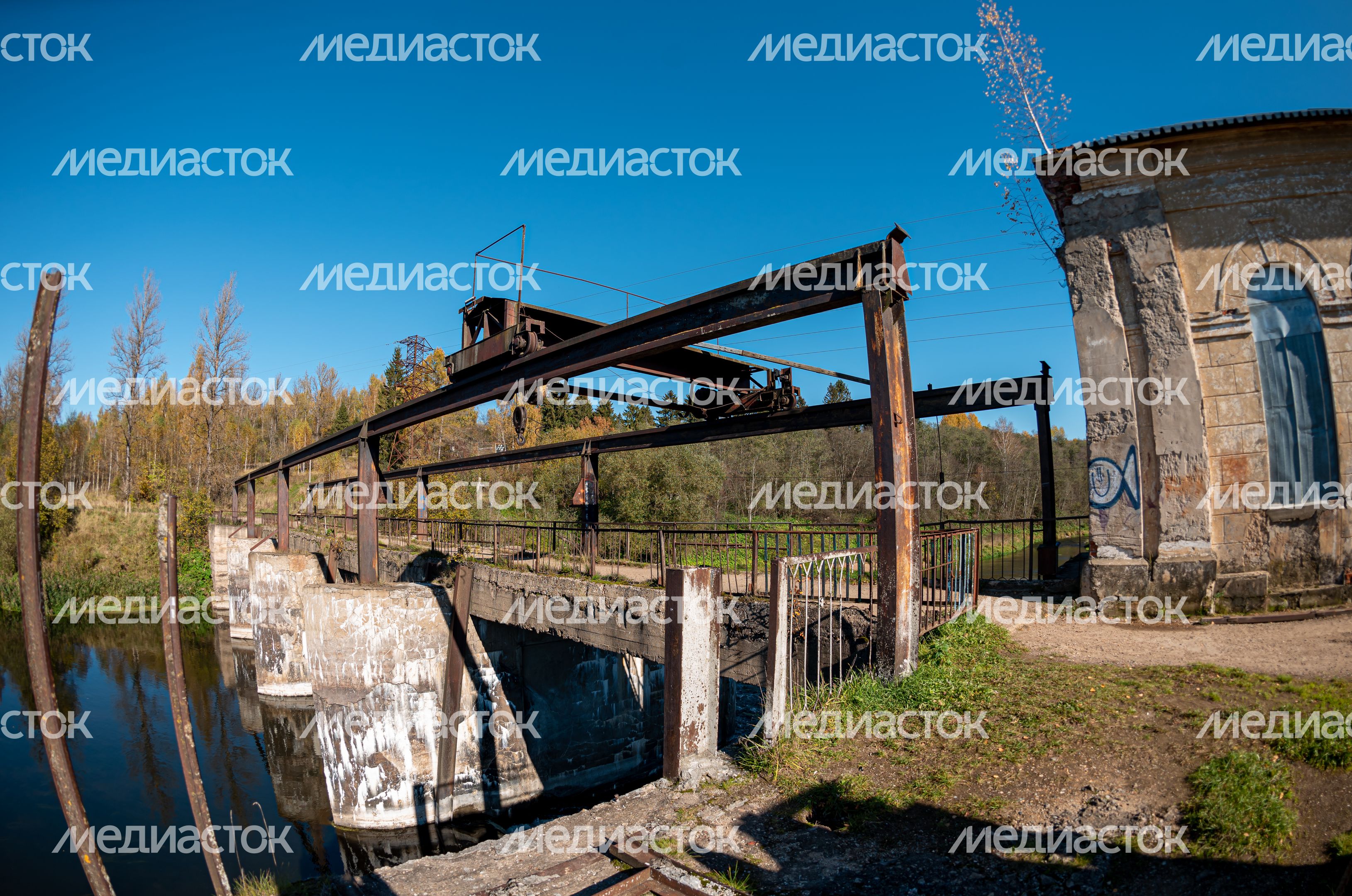 Осенние виды Горбовской ГЭС Осенние виды Горбовской ГЭС