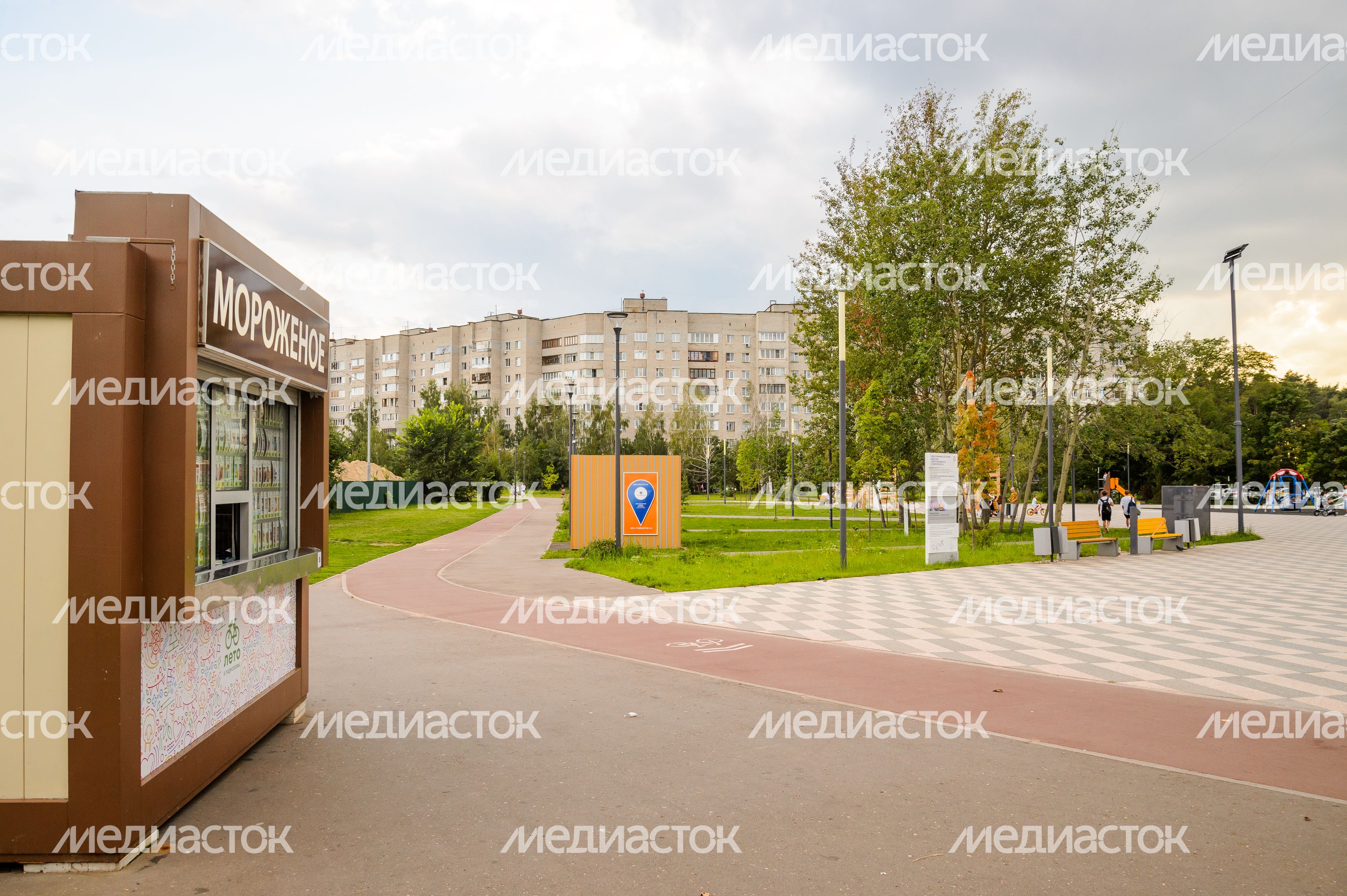 Черноголовка. Сквер имени Исаака Халатникова Черноголовка. Сквер имени Исаака Халатникова