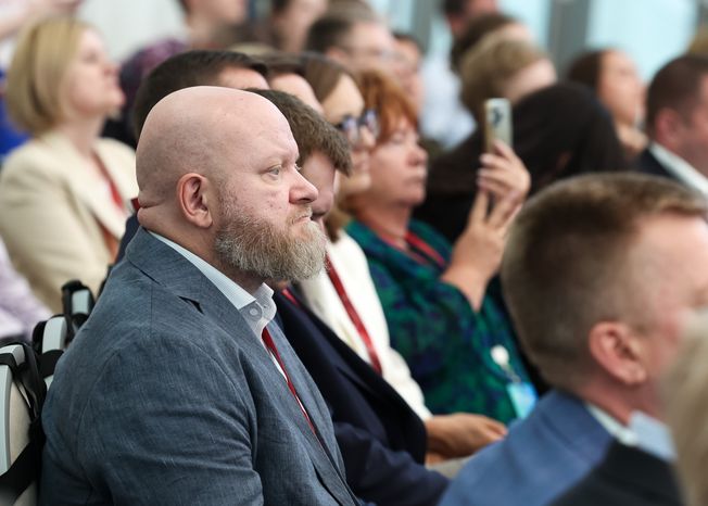 Пленарная сессия форума "Россия и мир: тренды здорового долголетия"