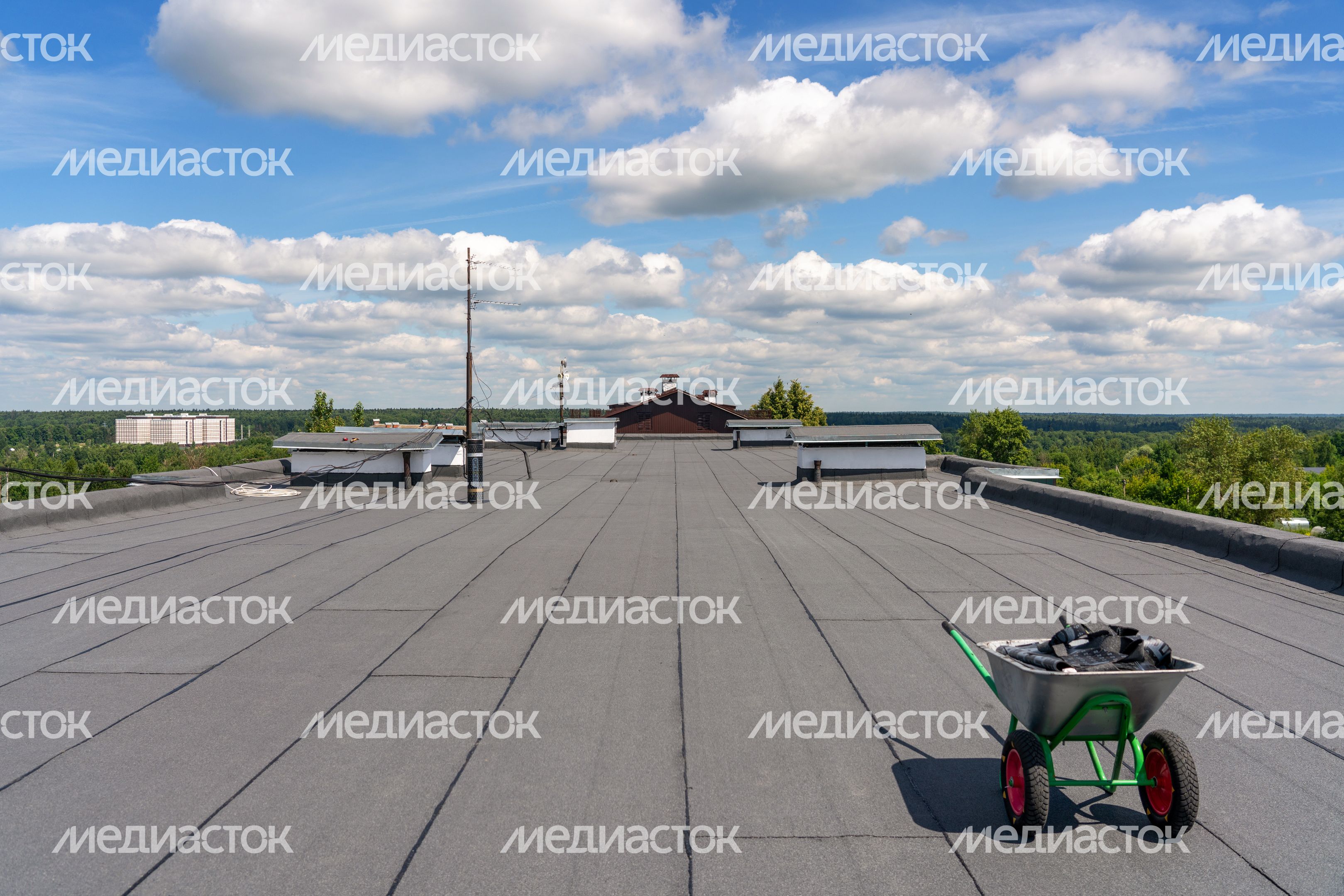 Ремонт плоской кровли многоквартирного дома №3А в селе Новопетровское округа Истра