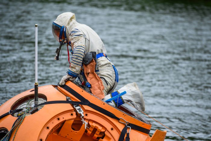 Тренировка космонавтов по действиям после посадки на воду в Ногинске