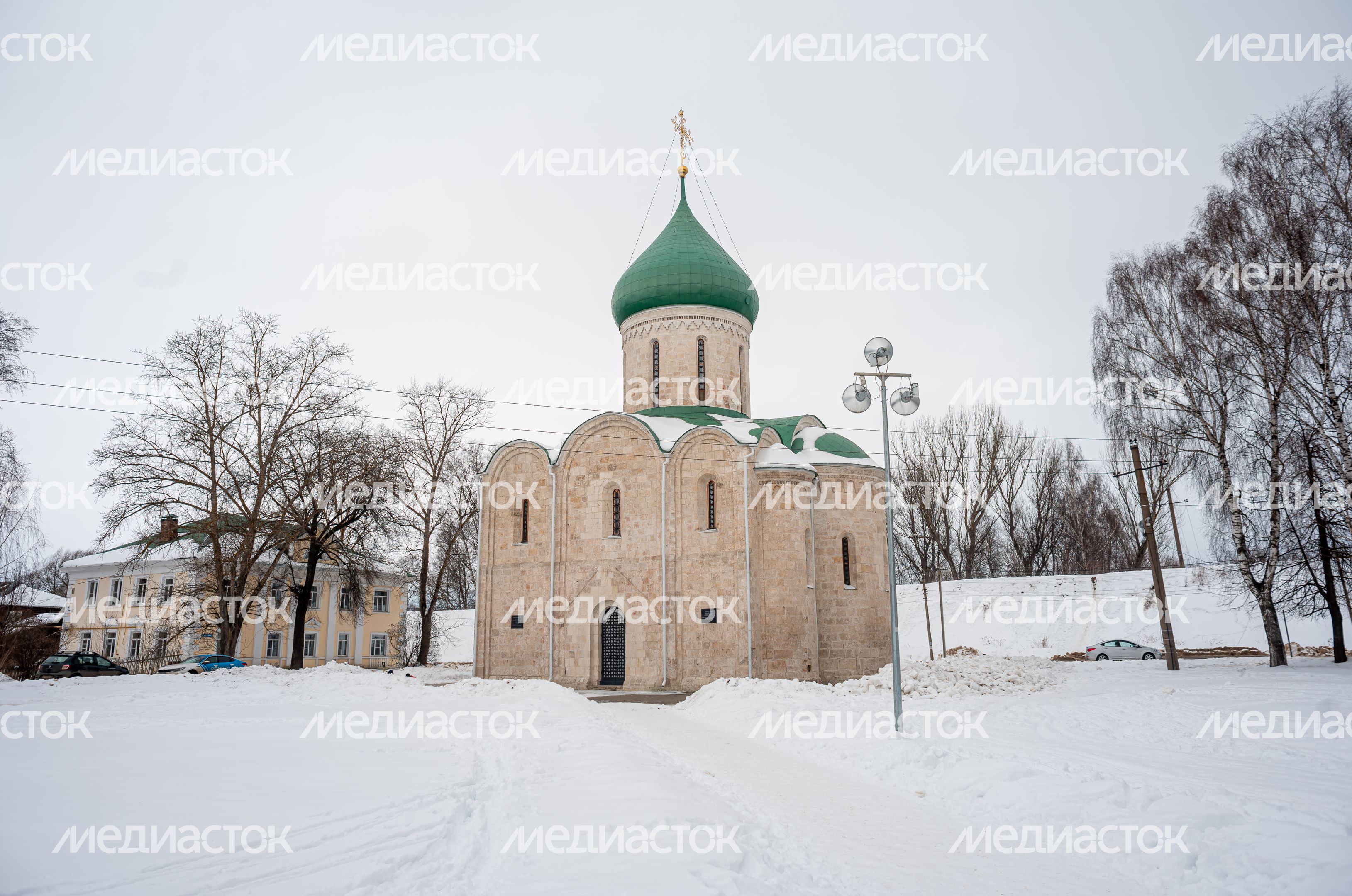 Зимние виды Спасо-Преображенского собора