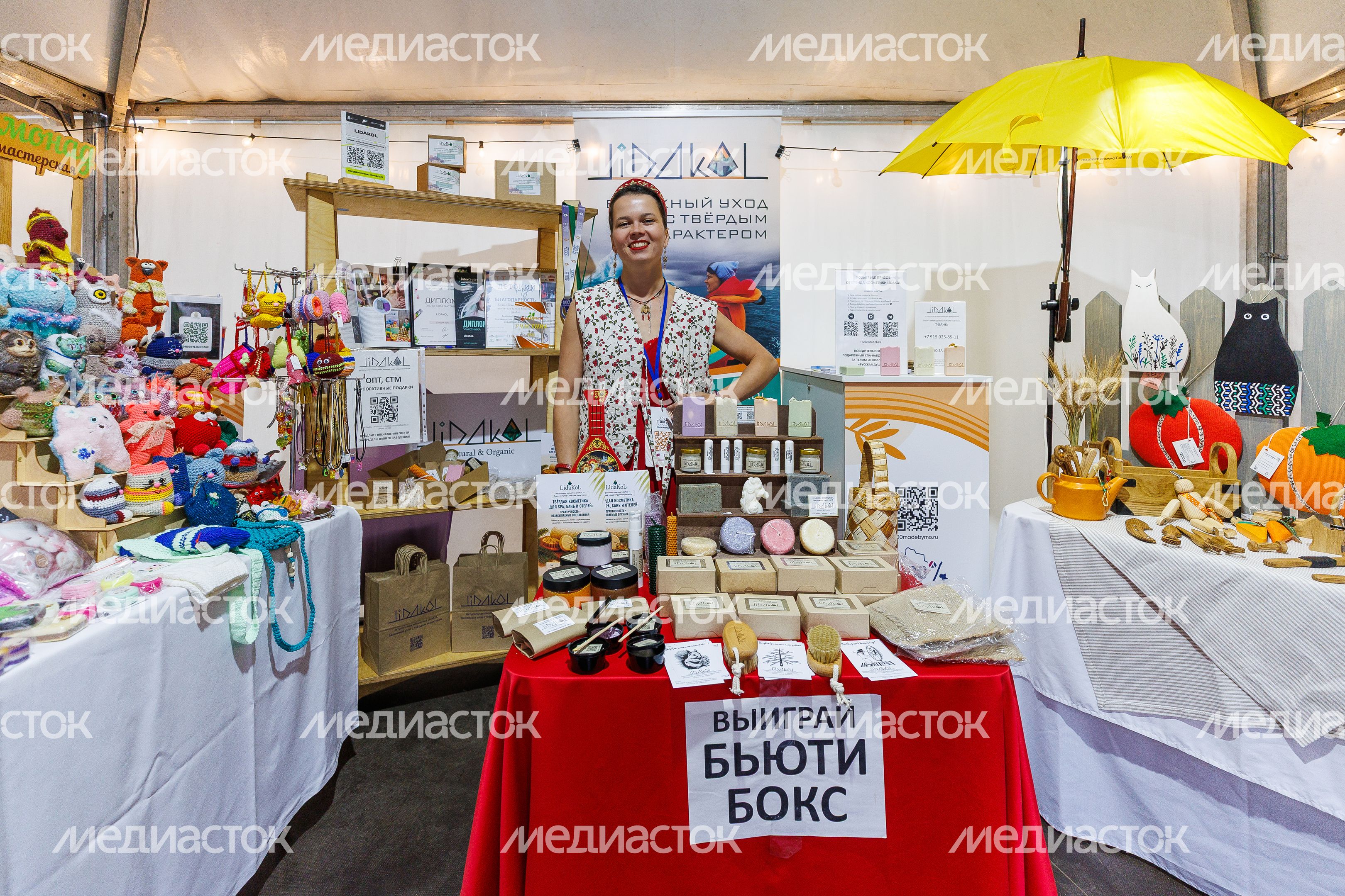 Изделия ручной работы местных мастеров на ярмарке подмосковных брендов «100% Подмосковье. Встречаем осень» Изделия ручной работы местных мастеров на ярмарке подмосковных брендов «100% Подмосковье. Встречаем осень»