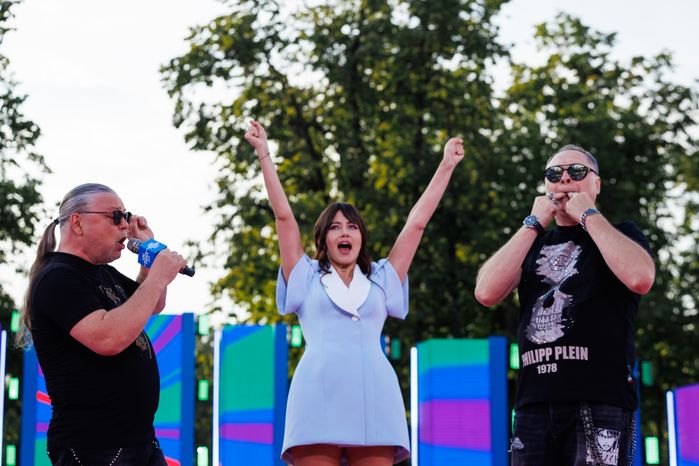 Группа "Рок-острова" на открытии VK Fest -2024 в московских "Лужниках"