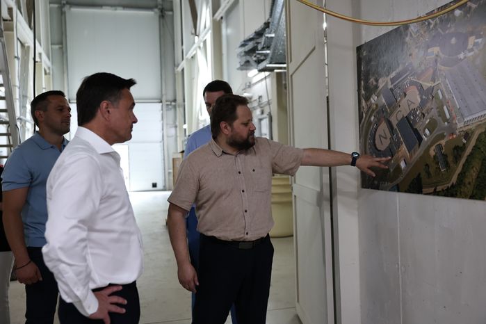 Андрей Воробьев встретился с молодыми учеными ОИЯИ