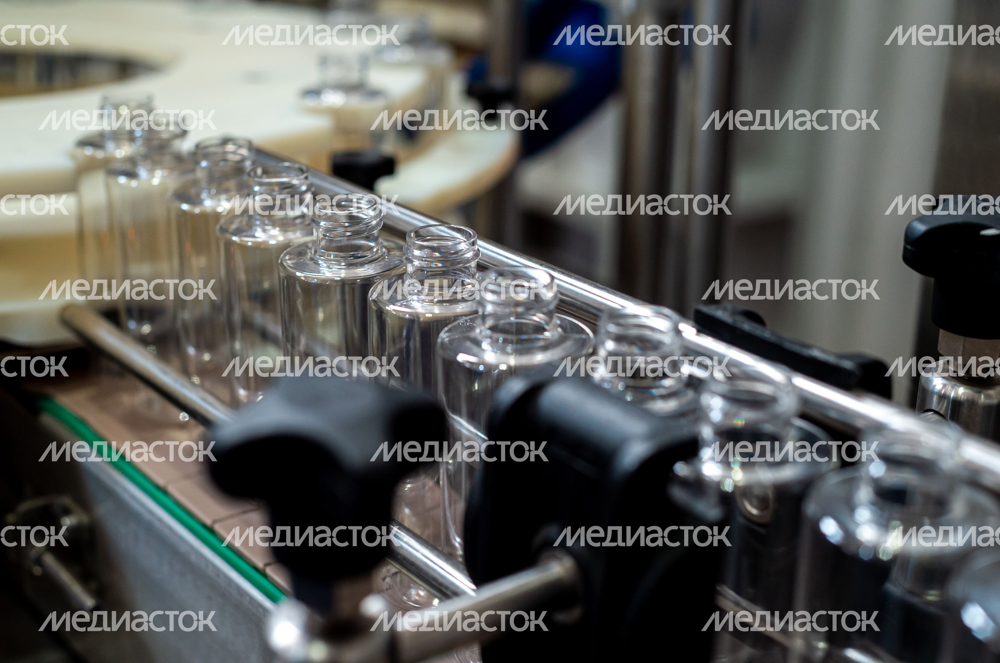 Процесс работы фабрики косметического бренда Mixit
