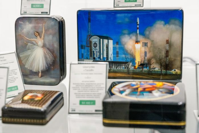Шкатулка из Федоскино на выставке «Уникальная Россия»