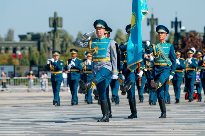 Военный оркестр силовых ведомств Казахстана на военно-музыкальном фестивале «Спасская башня» у Главного храма ВС РФ