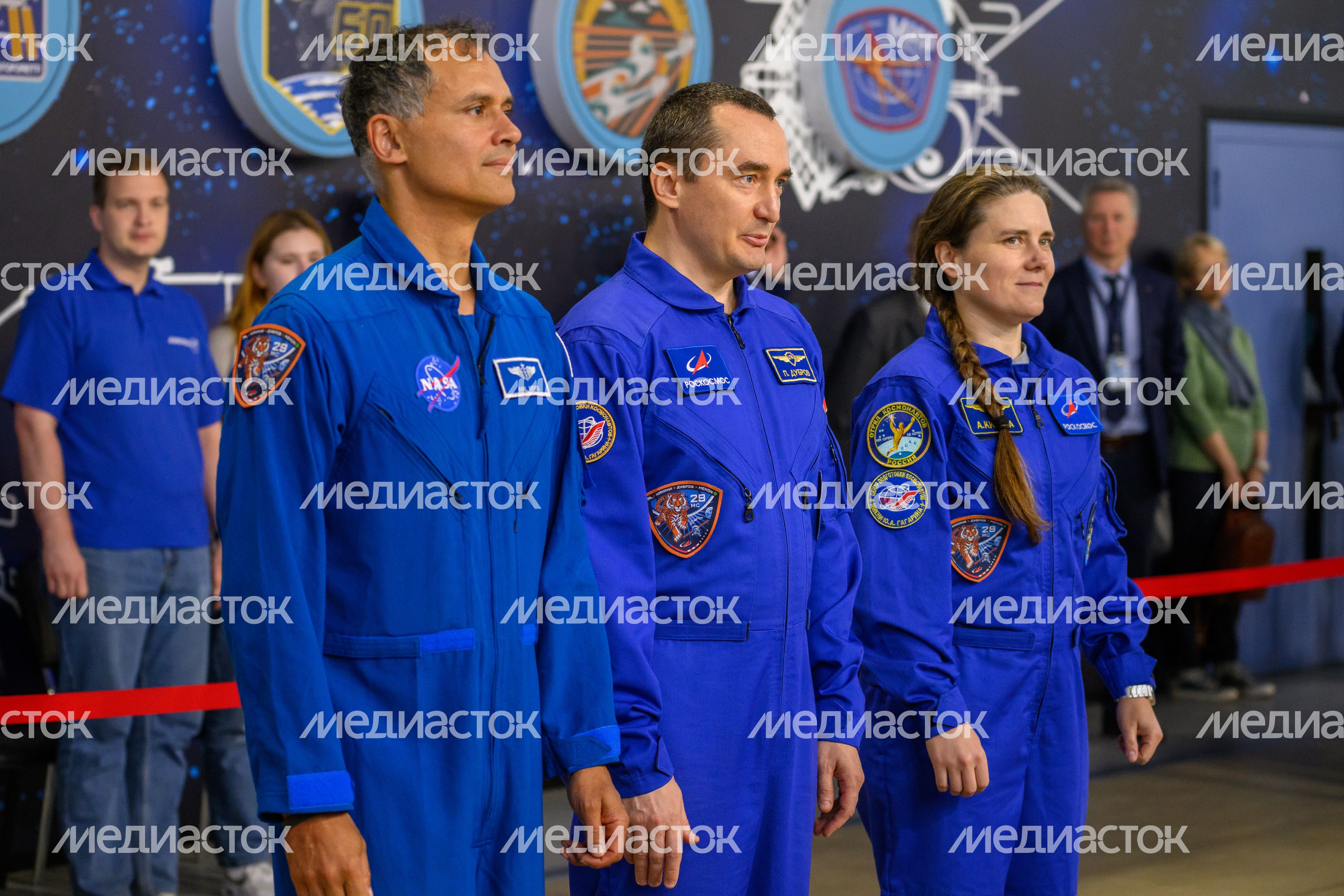 Экипаж космонавтов МКС-75 А. Менон, П. Дубров и А. Кикина на комплексной тренировке в Звездном городке