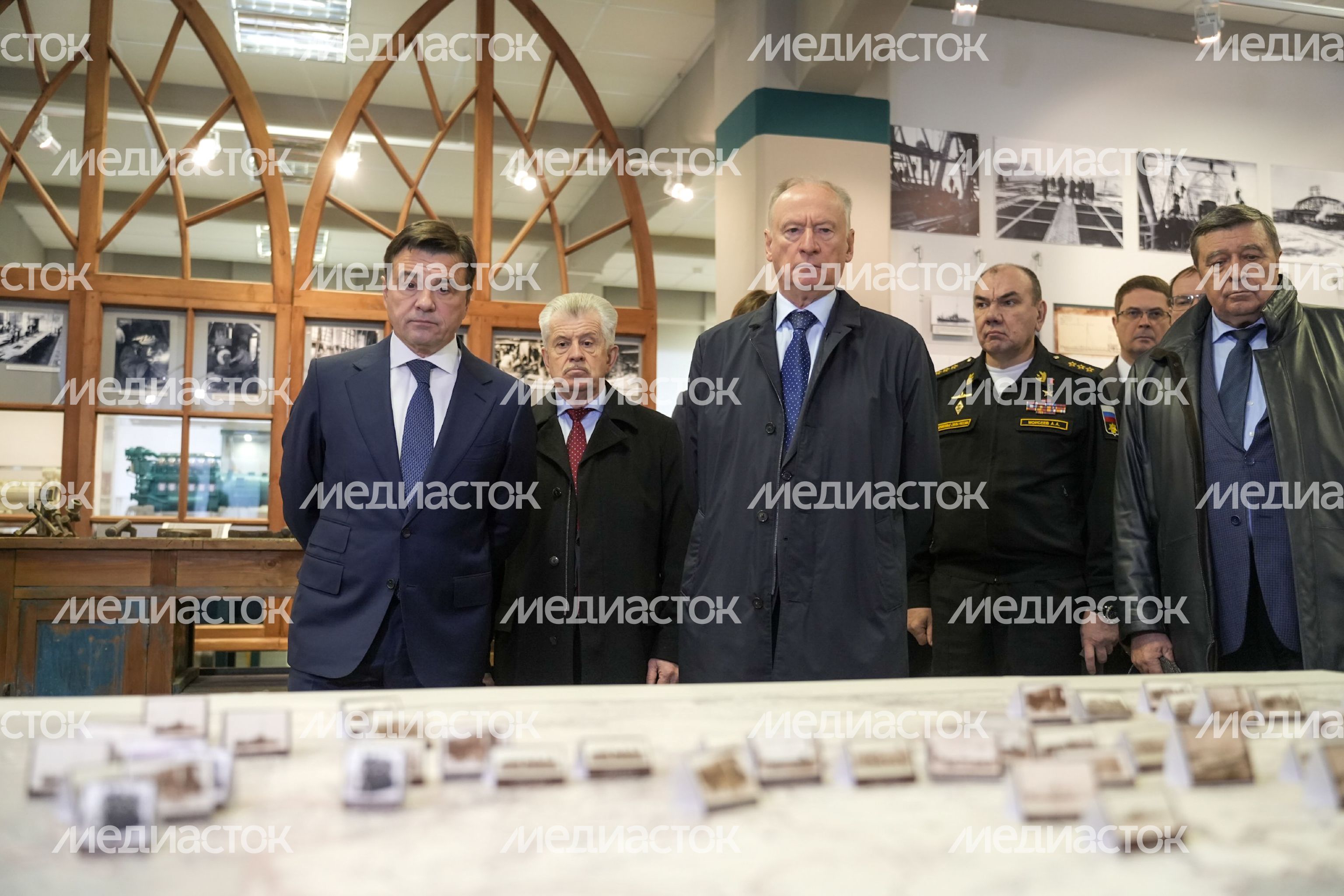Андрей Воробьев, Николай Патрушев и Игорь Щёголев посетили музей Коломенского завода Андрей Воробьев, Николай Патрушев и Игорь Щёголев посетили музей Коломенского завода