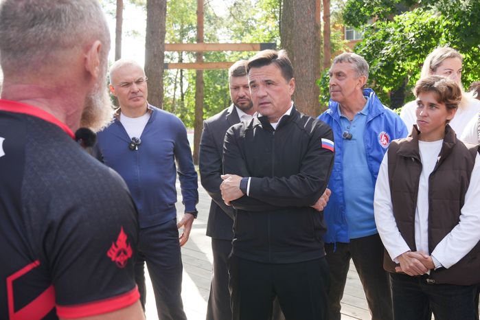 Андрей Воробьев пообщался с тренерами и спортсменами на спортивной базе "Лесная опушка"