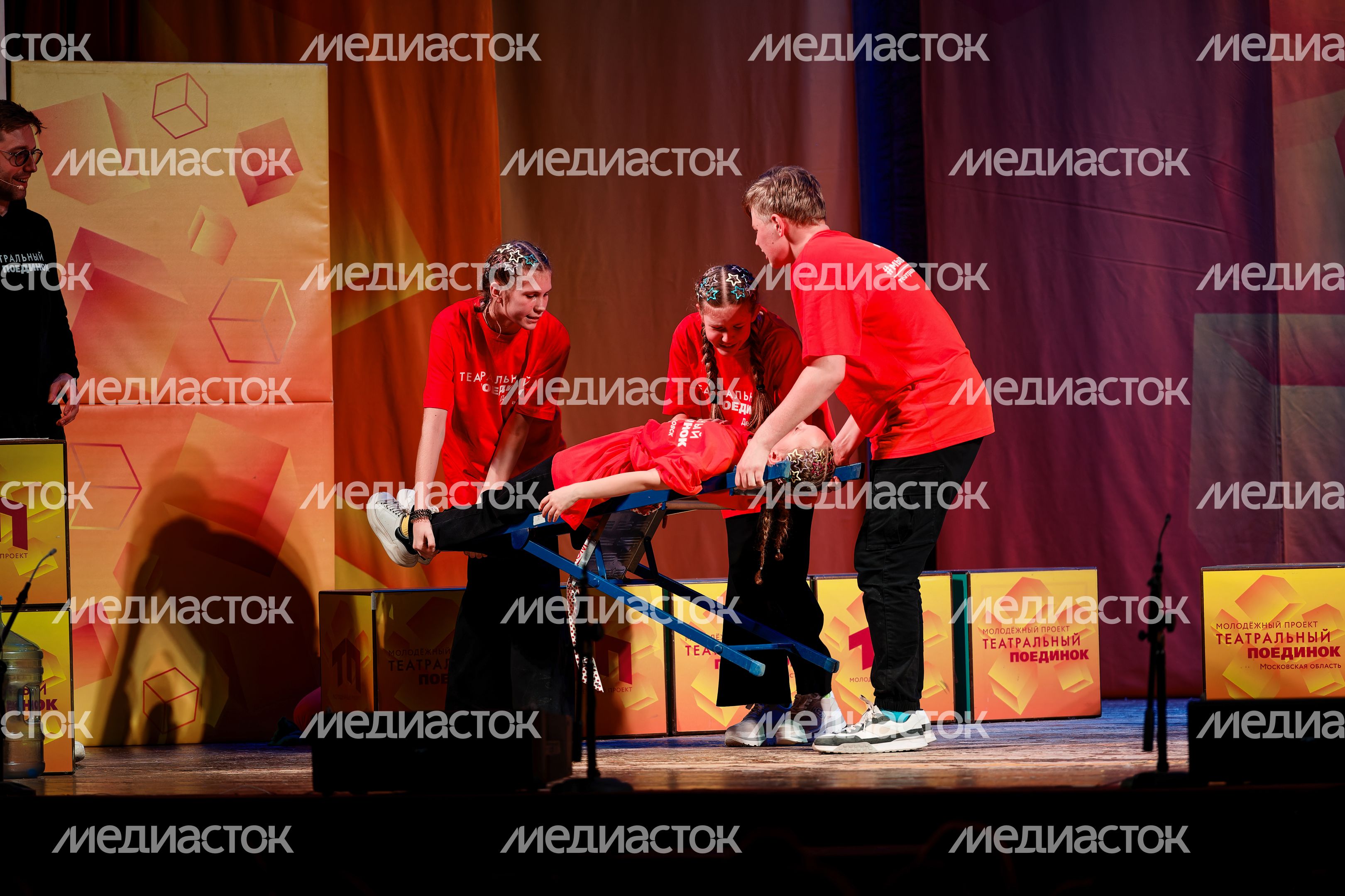 Театральная студия «Мозаика» из Дедовска и Театральная студия «Овация» из Красногорска на «Театральном поединке» Театральная студия «Мозаика» из Дедовска и Театральная студия «Овация» из Красногорска на «Театральном поединке»