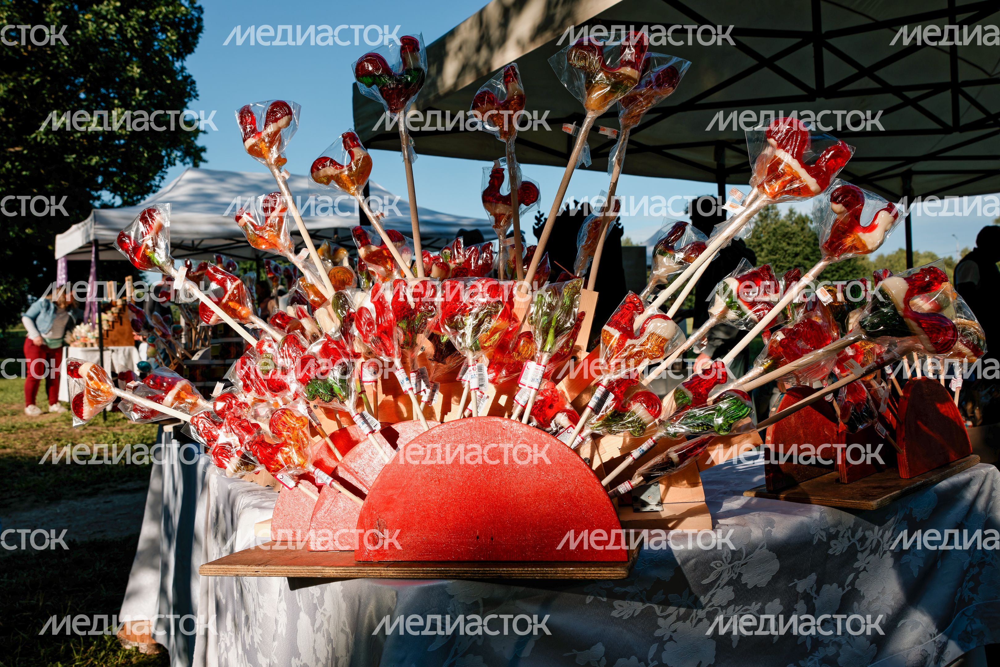 Леденцы на ярмарке мастеров на фестивале «Каникулы» в музее-заповеднике «Горки Ленинские» Ленинского округа Леденцы на ярмарке мастеров на фестивале «Каникулы» в музее-заповеднике «Горки Ленинские» Ленинского округа