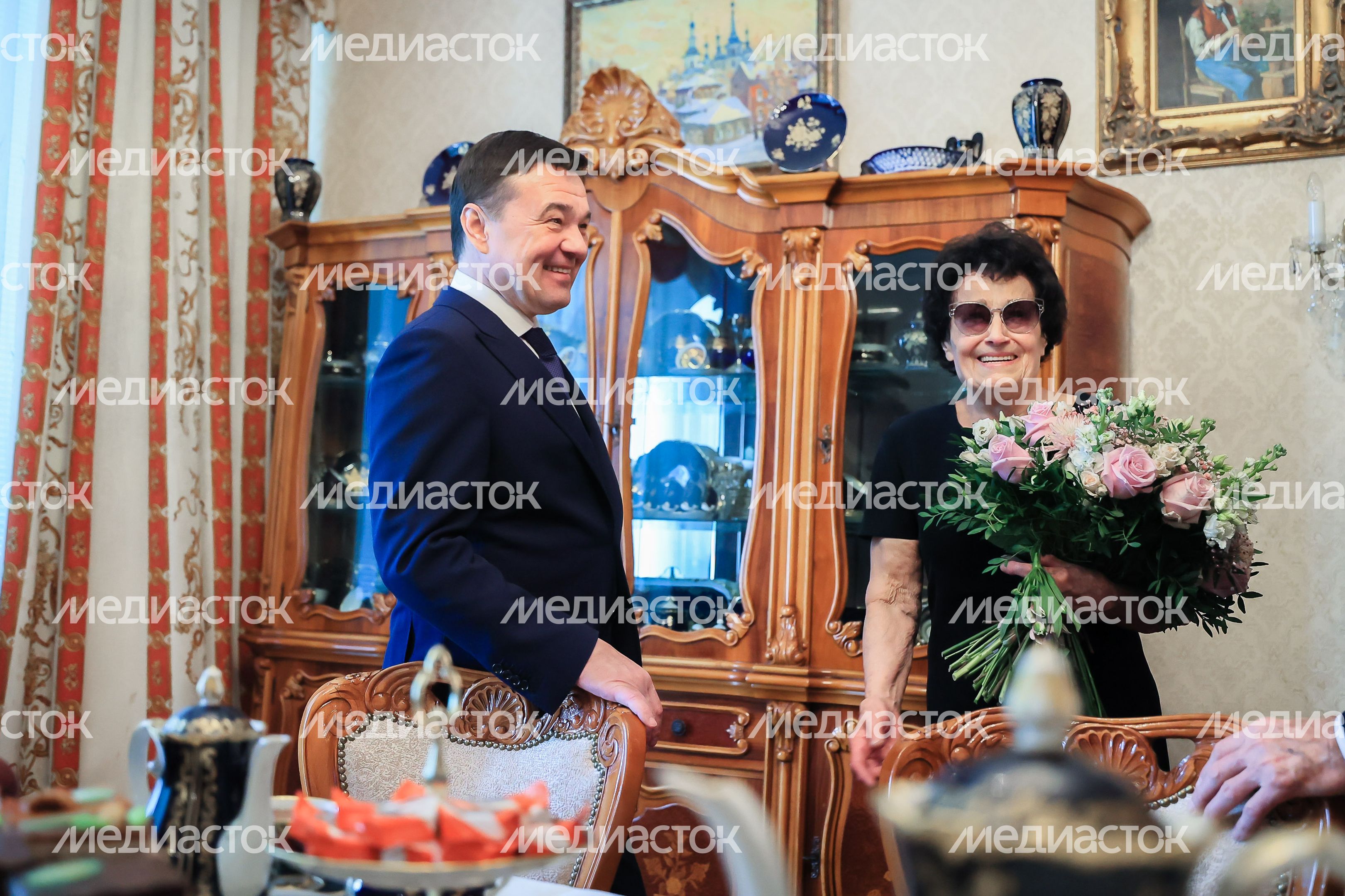 Посещение губернатором космонавта первого отряда