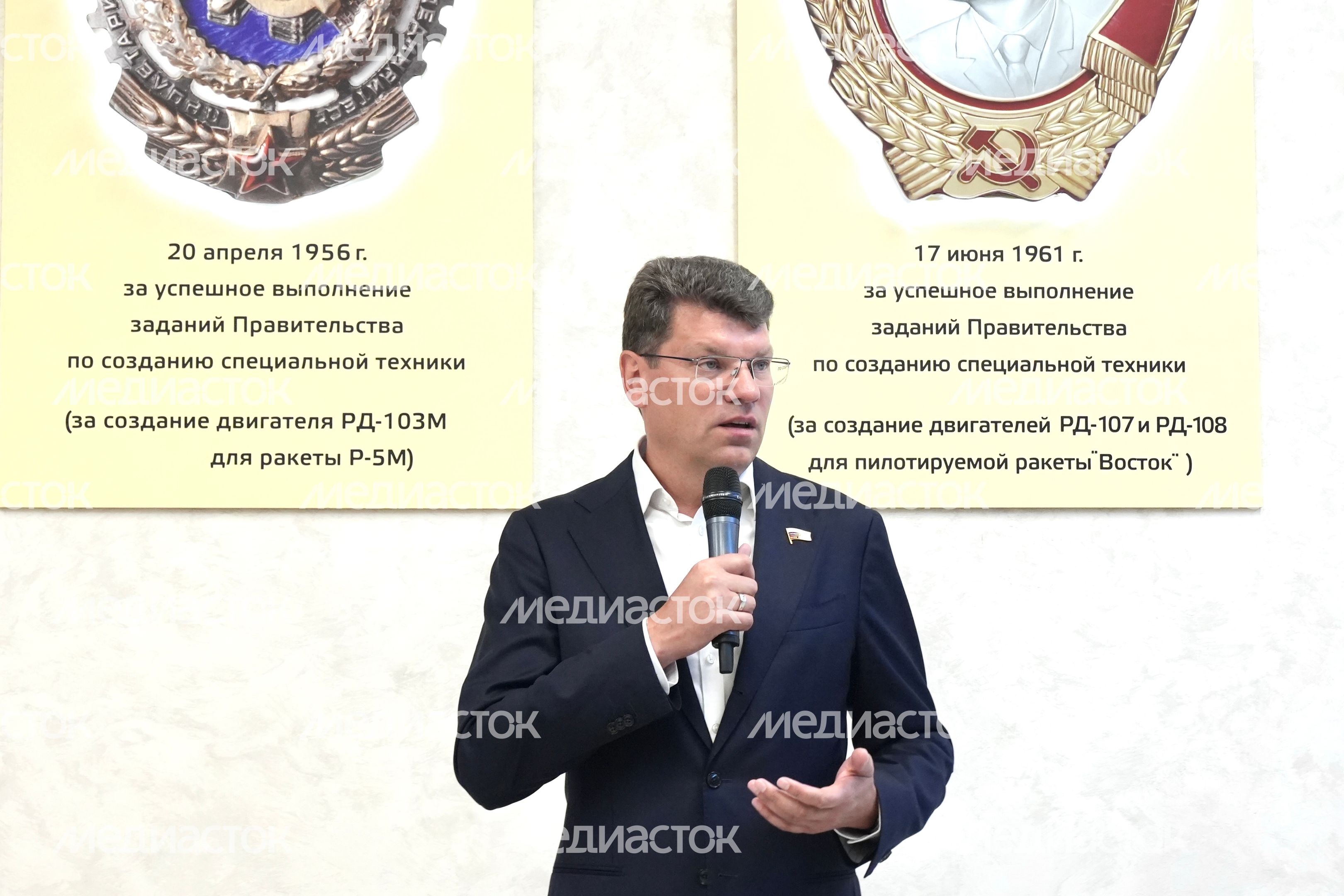 Денис Кравченко наградил лучших сотрудников "НПО Энергомаш им. академика В.П. Глушко"