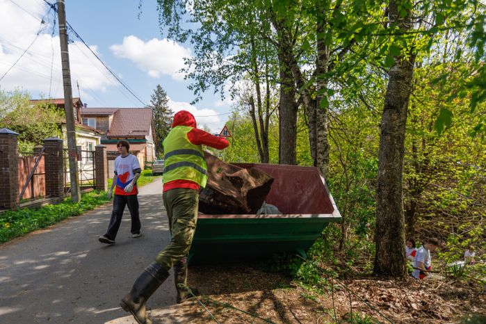 Волонтеры очистили овраг и русло реки Кочуры в Сергиево-Посадском округе от мусора