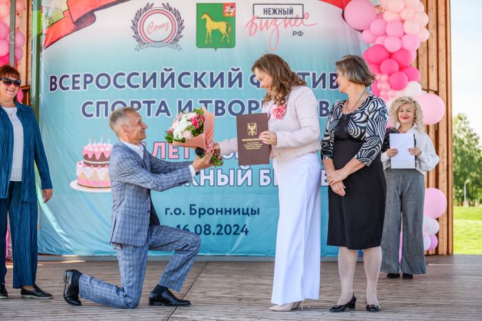 Почетную грамоту от Совета депутатов Люберец получила Наталья Муравьева, президент Союза "Содействие женскому предпринимательству"