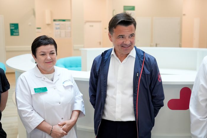 Андрей Воробьев проверил готовность детской поликлиники в Чехове к открытию