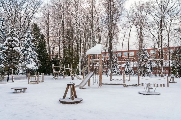 Детская площадка в парке «Фабричный» в Дедовске округа Истра