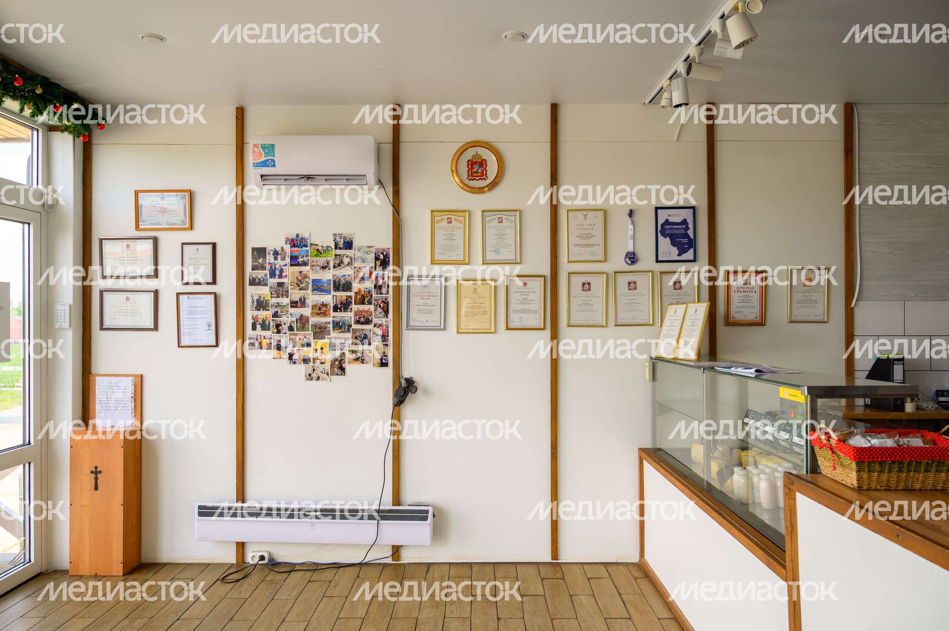 Магазин с молочными продуктами на семейной ферме «Янинъ» в деревне Новое Магазин с молочными продуктами на семейной ферме «Янинъ» в деревне Новое