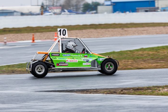 Детский заезд на мини-багги на гоночной трассе ADM Raceway в Мячково