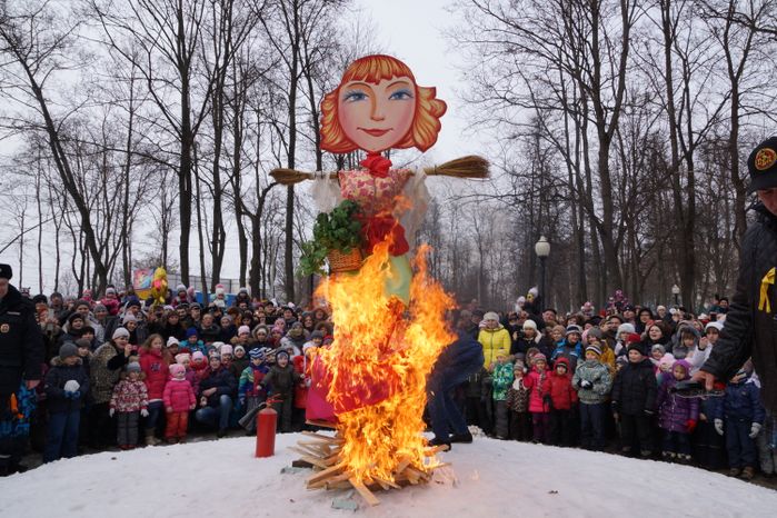 Празднование Масленицы в Подольске
