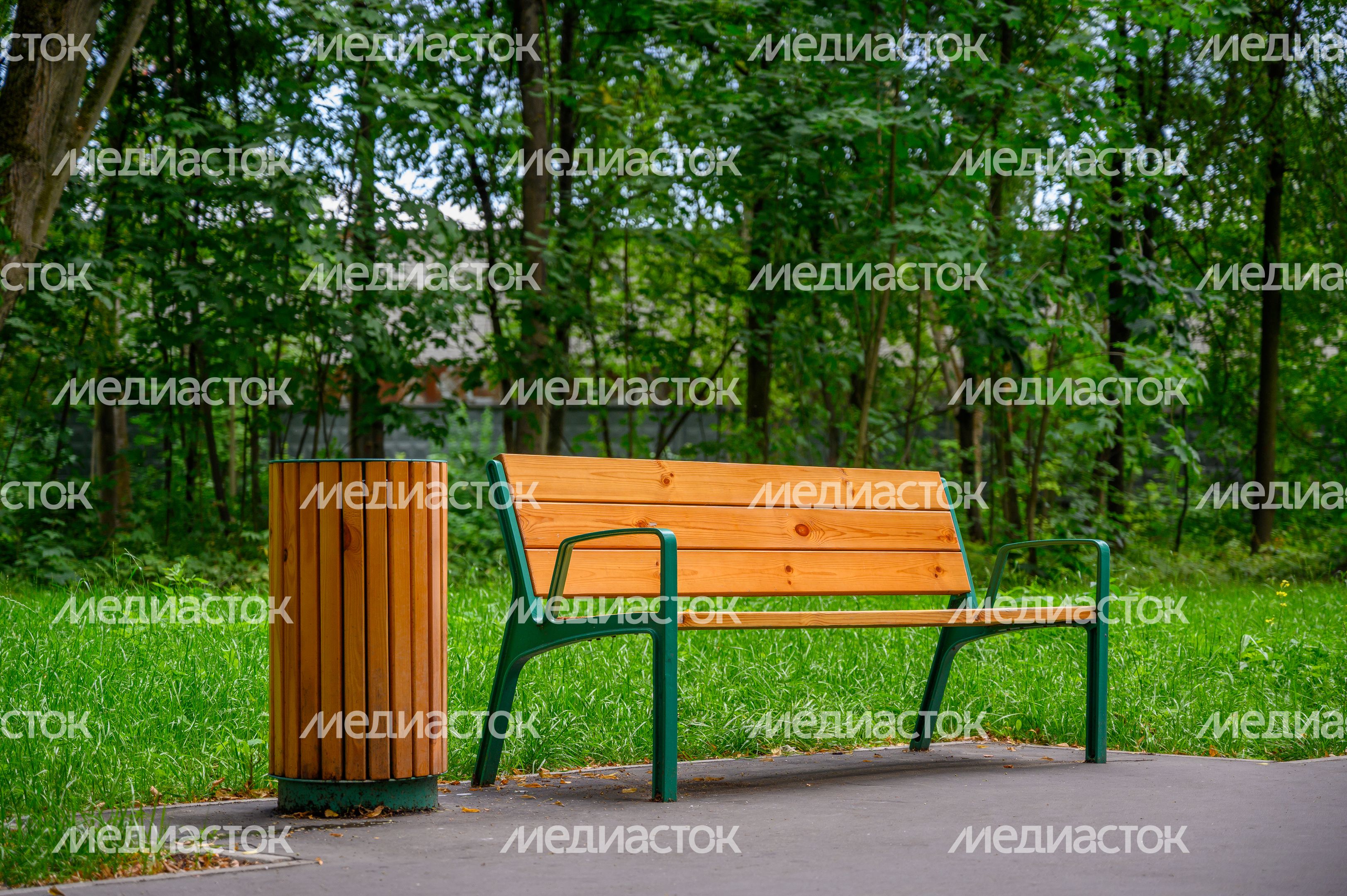 Сквер «Затишье» в Электростали летом