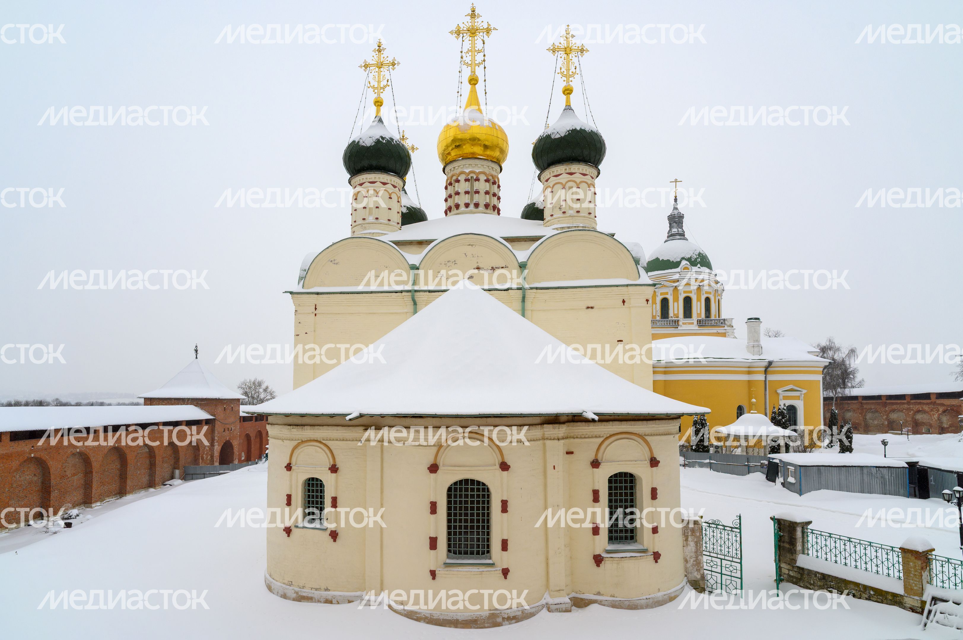 Никольский собор на территории Зарайского кремля зимой Никольский собор на территории Зарайского кремля зимой
