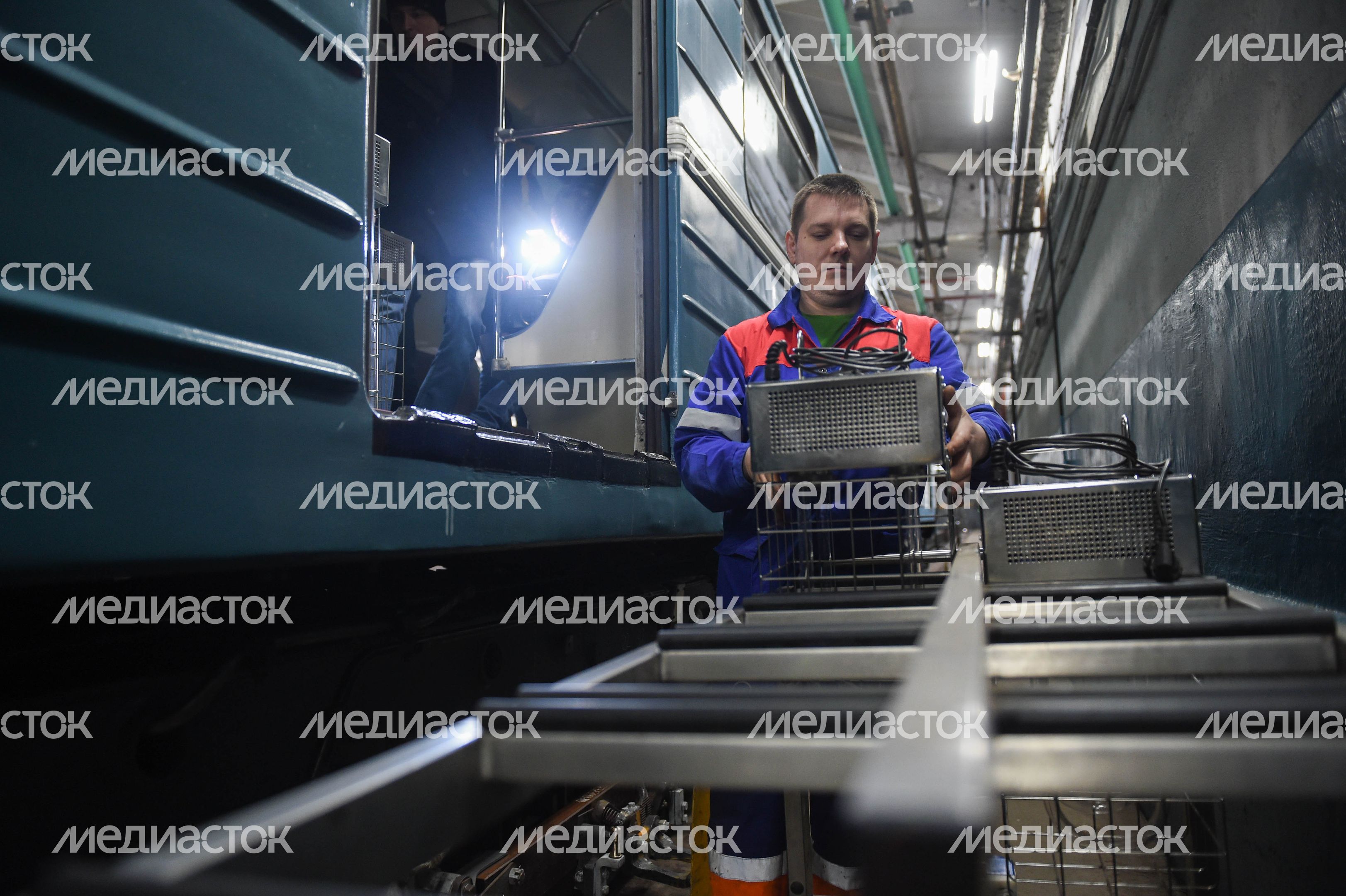 Кварцевание и мытье вагонов метро